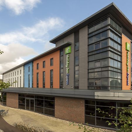 Holiday Inn Express Dunstable, An Ihg Hotel Buitenkant foto