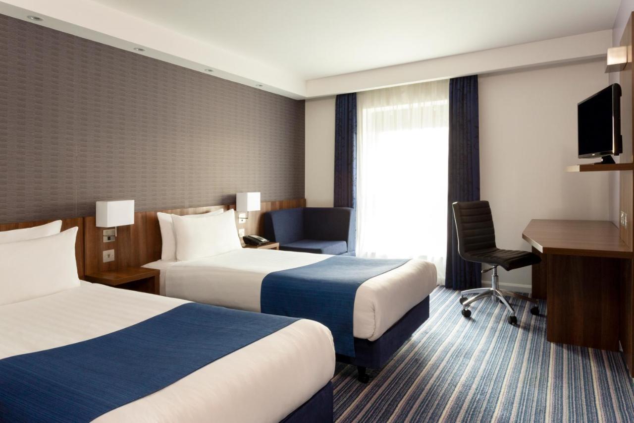Holiday Inn Express Dunstable, An Ihg Hotel Buitenkant foto