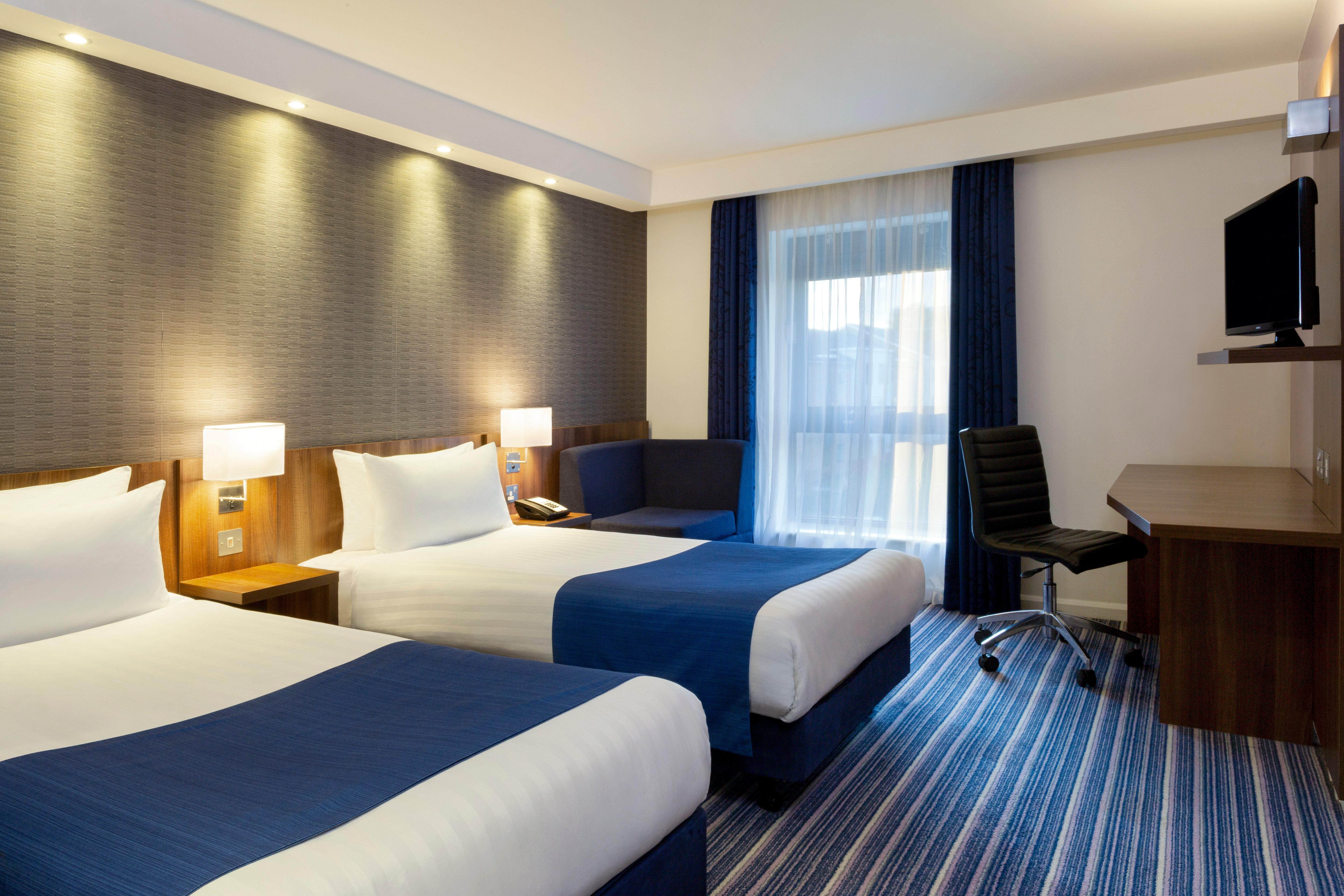 Holiday Inn Express Dunstable, An Ihg Hotel Buitenkant foto