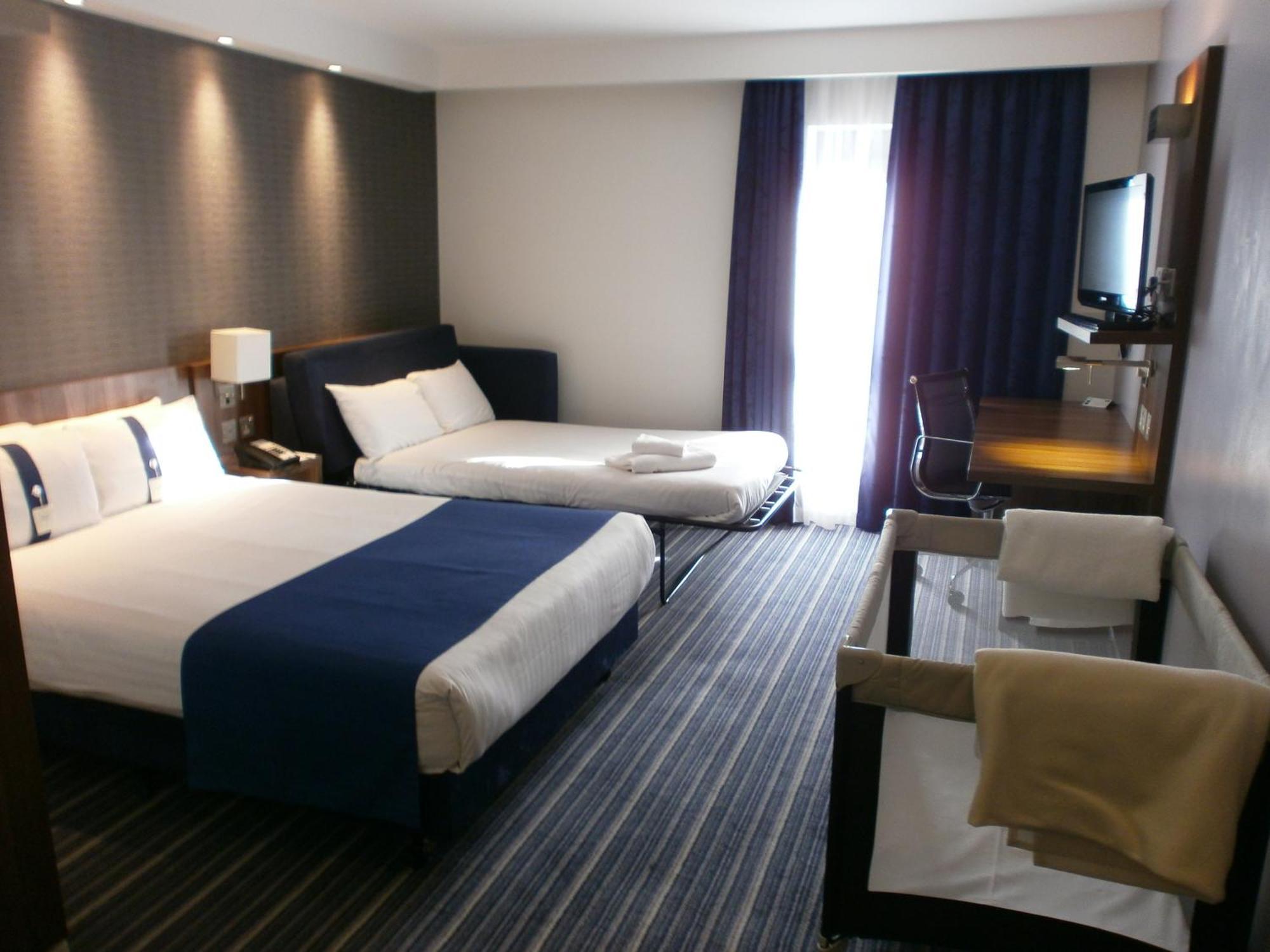 Holiday Inn Express Dunstable, An Ihg Hotel Buitenkant foto