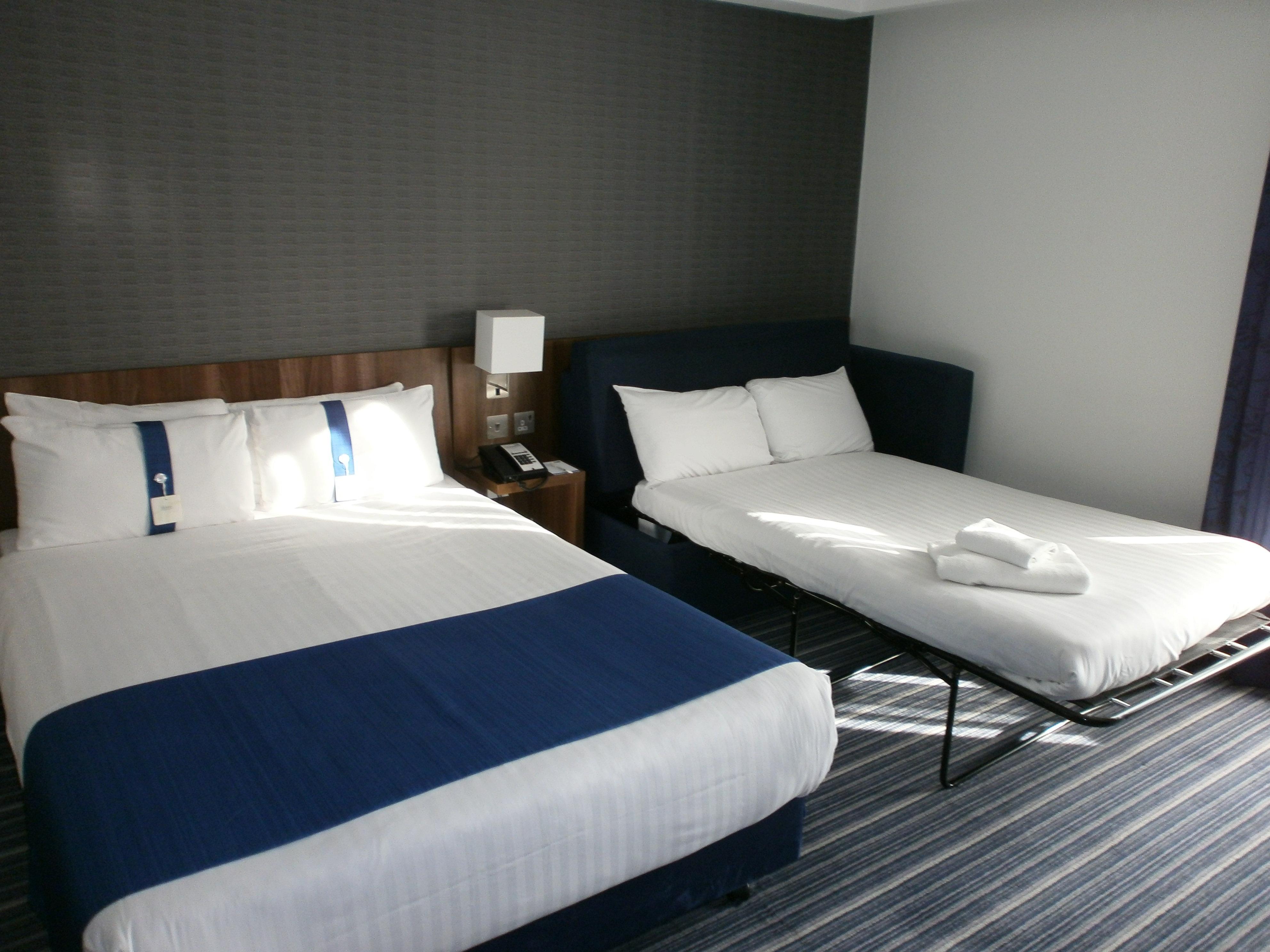 Holiday Inn Express Dunstable, An Ihg Hotel Buitenkant foto