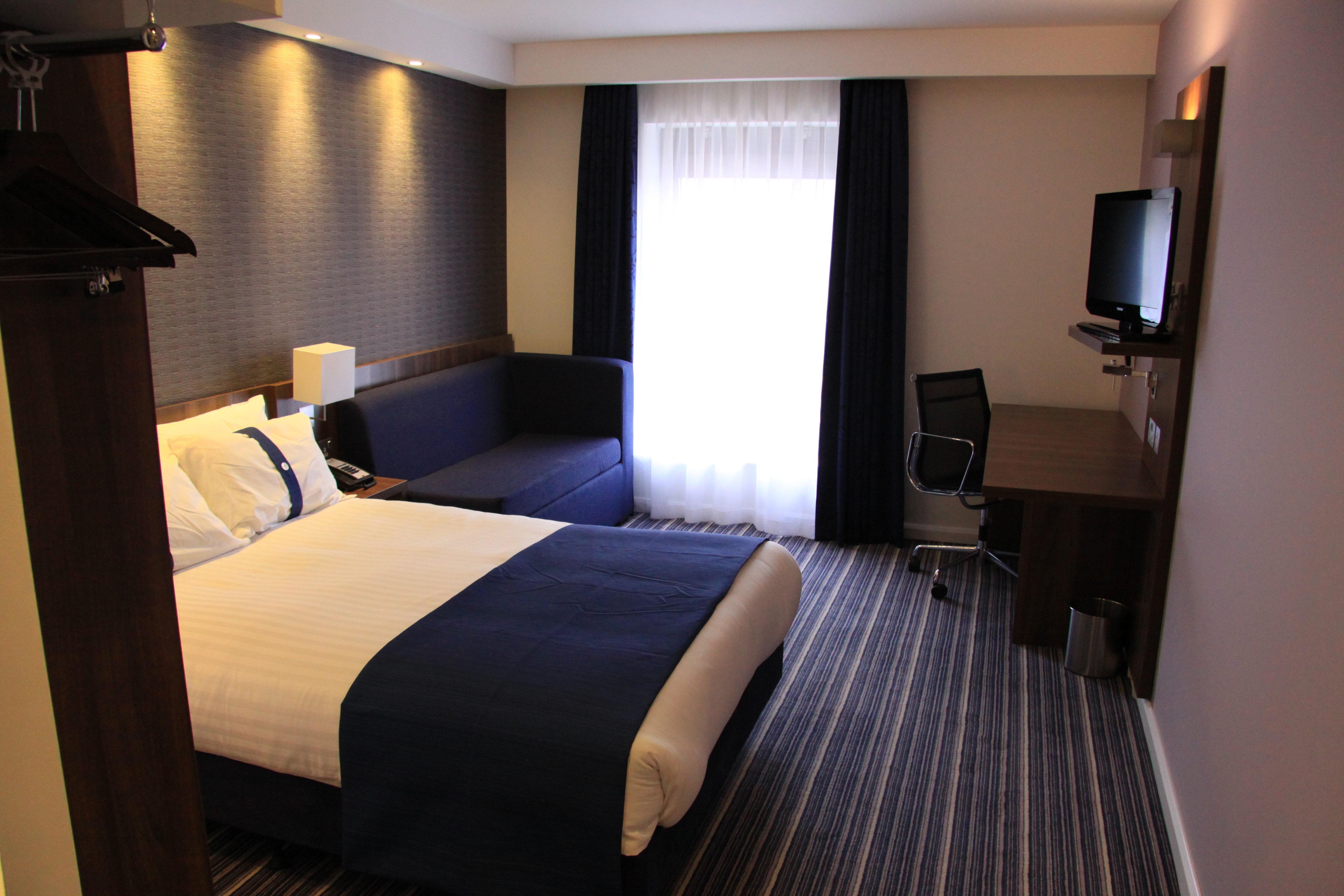 Holiday Inn Express Dunstable, An Ihg Hotel Buitenkant foto