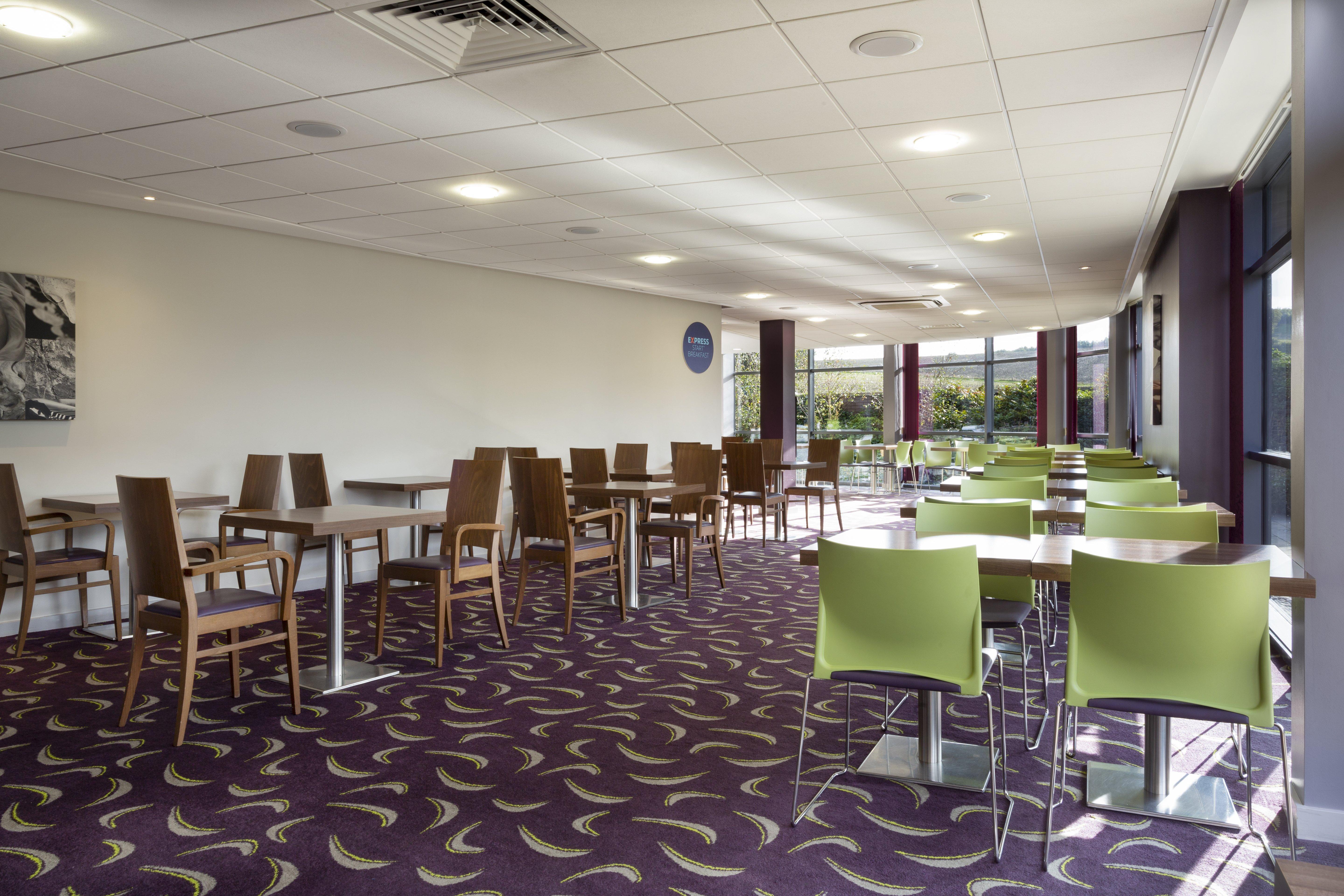 Holiday Inn Express Dunstable, An Ihg Hotel Buitenkant foto
