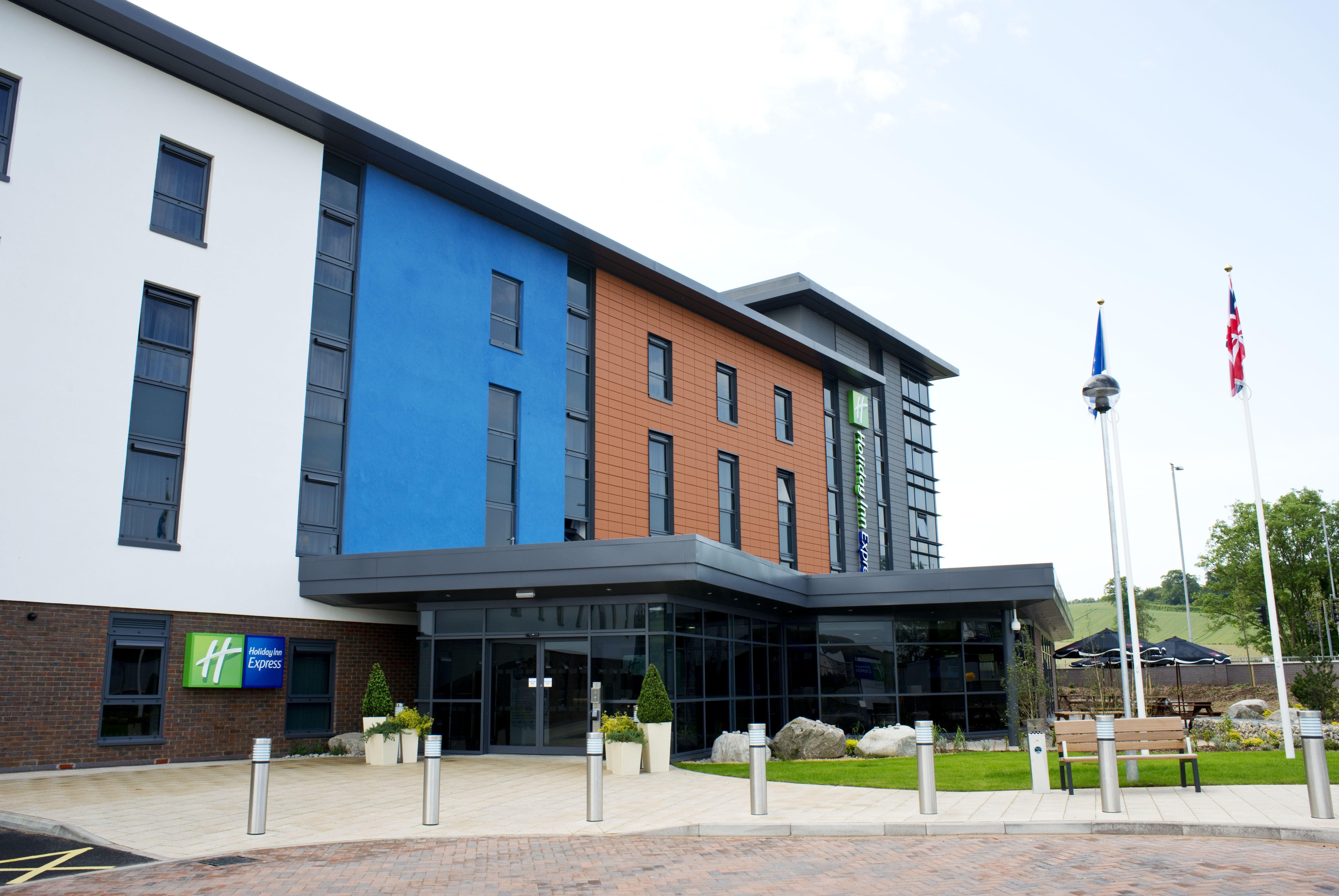 Holiday Inn Express Dunstable, An Ihg Hotel Buitenkant foto