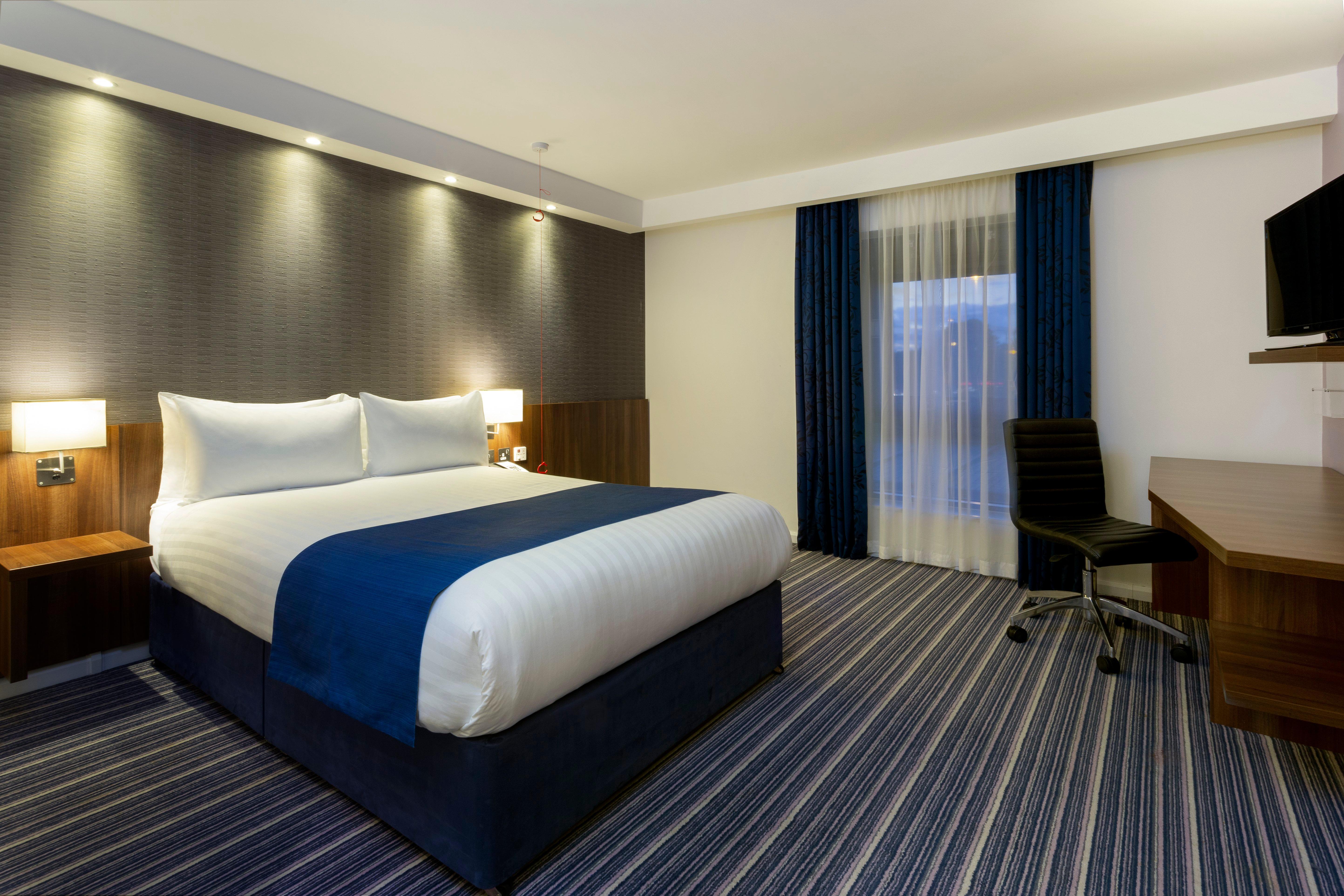 Holiday Inn Express Dunstable, An Ihg Hotel Buitenkant foto