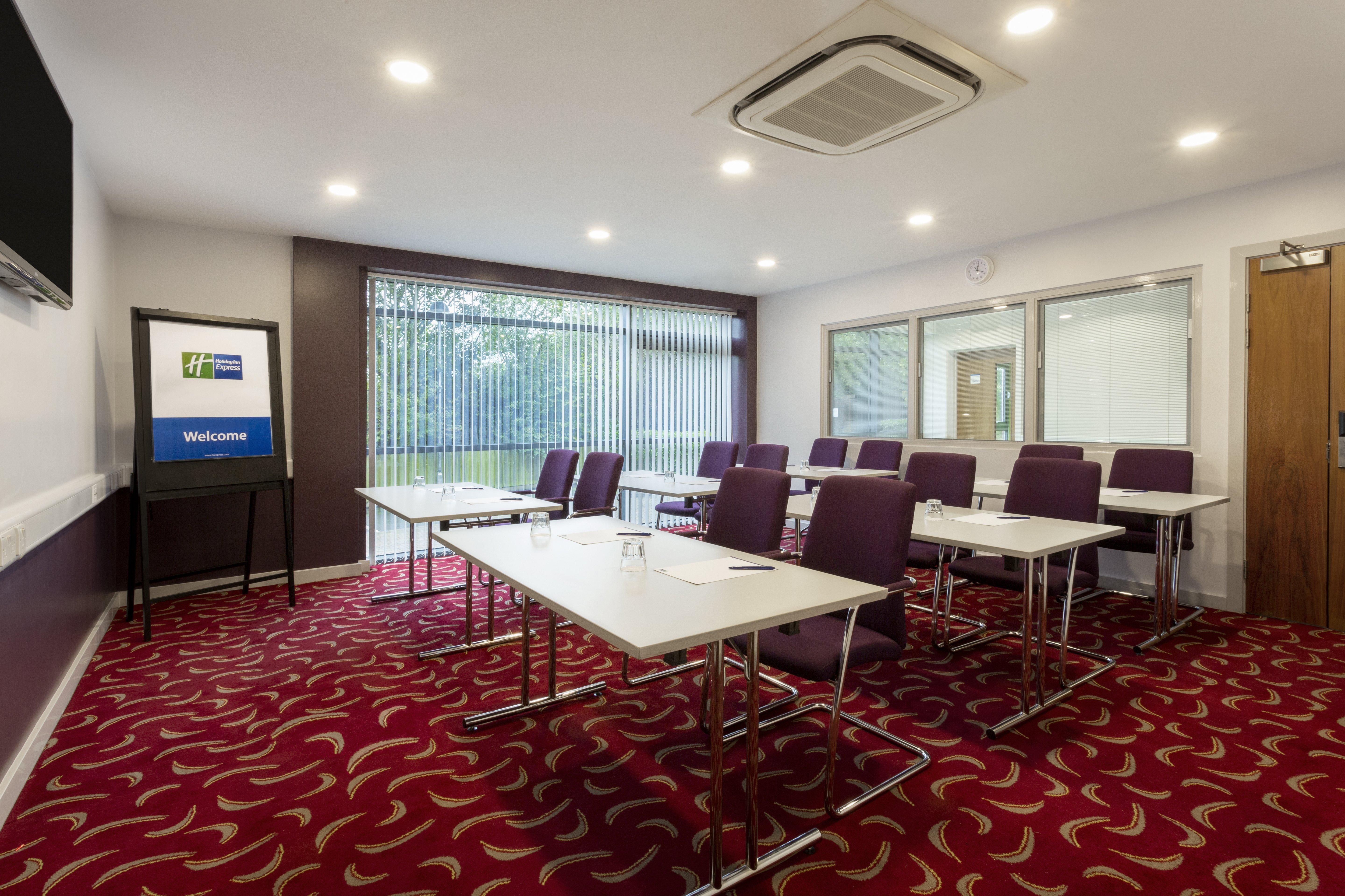 Holiday Inn Express Dunstable, An Ihg Hotel Buitenkant foto