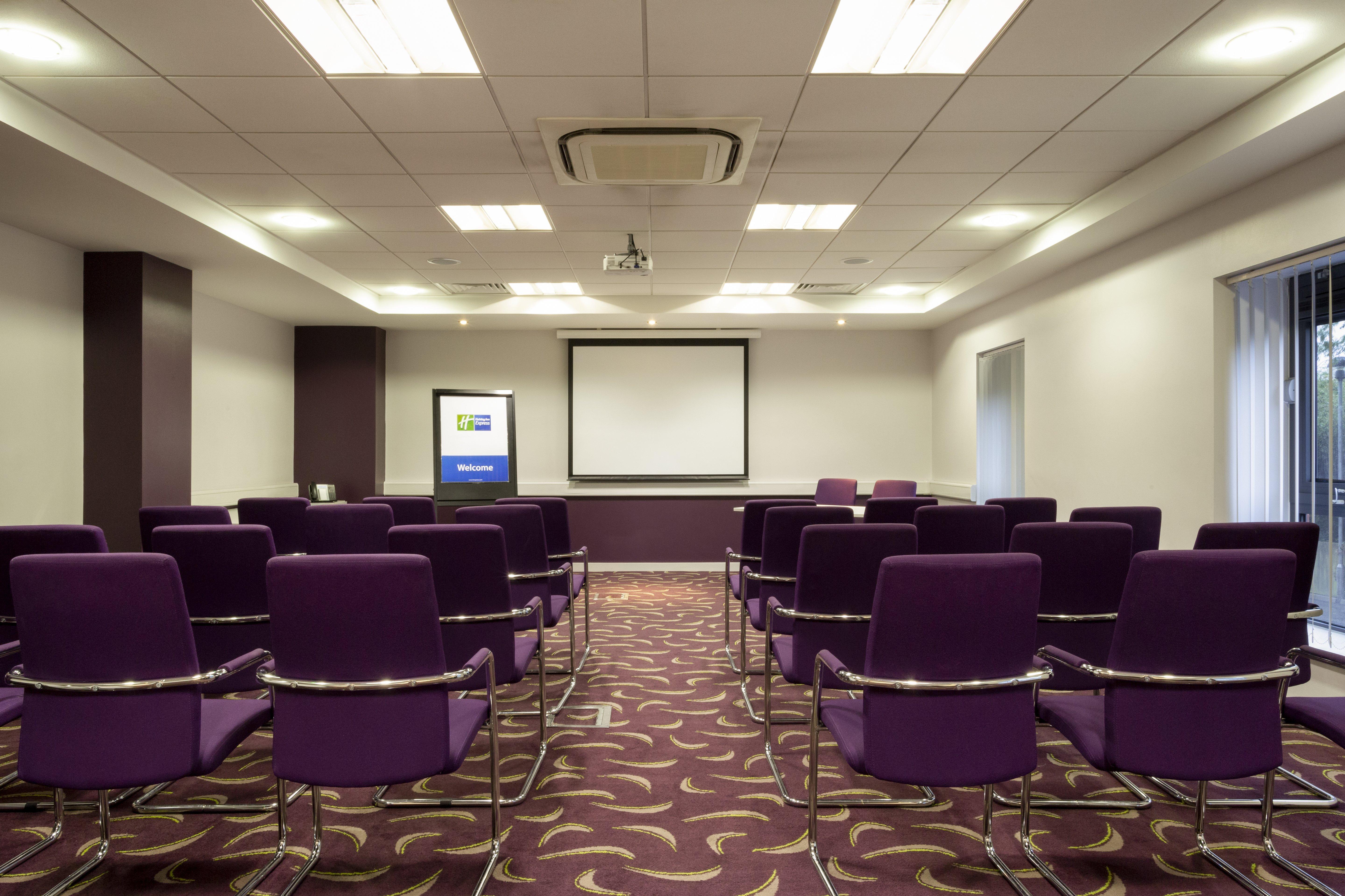 Holiday Inn Express Dunstable, An Ihg Hotel Buitenkant foto