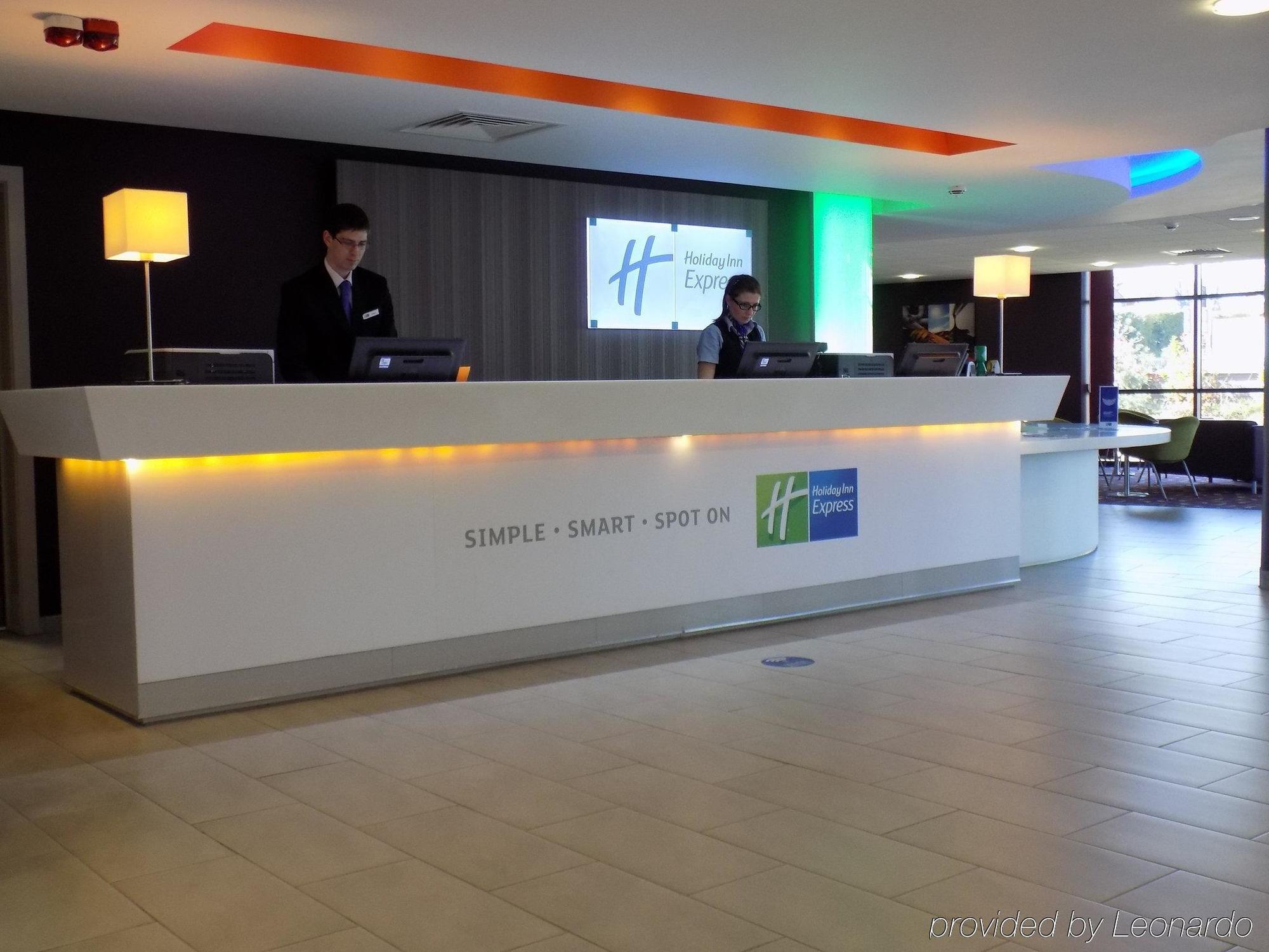 Holiday Inn Express Dunstable, An Ihg Hotel Buitenkant foto