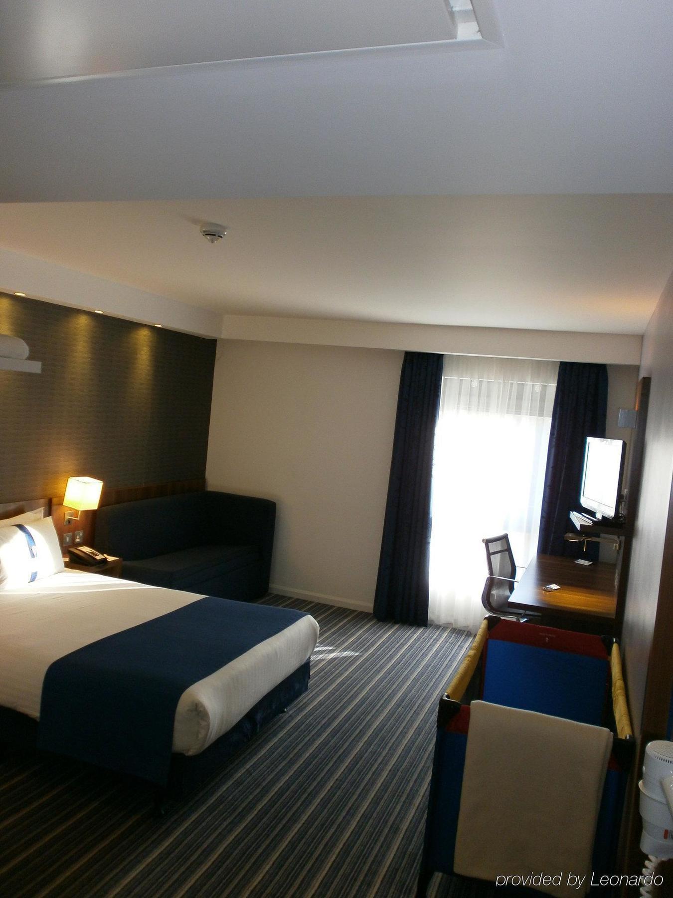 Holiday Inn Express Dunstable, An Ihg Hotel Buitenkant foto