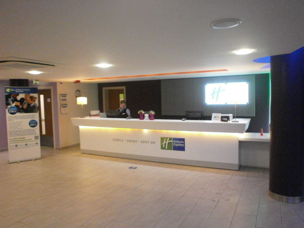Holiday Inn Express Dunstable, An Ihg Hotel Buitenkant foto