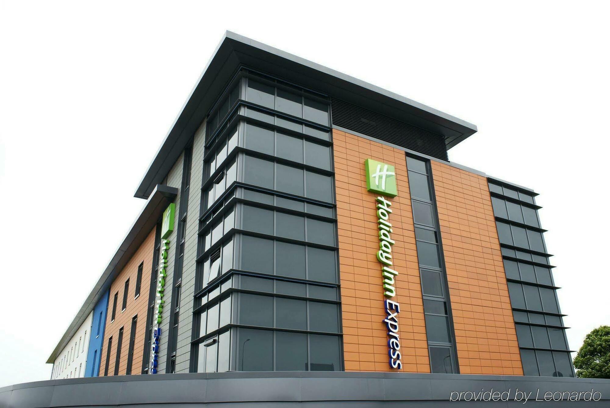 Holiday Inn Express Dunstable, An Ihg Hotel Buitenkant foto