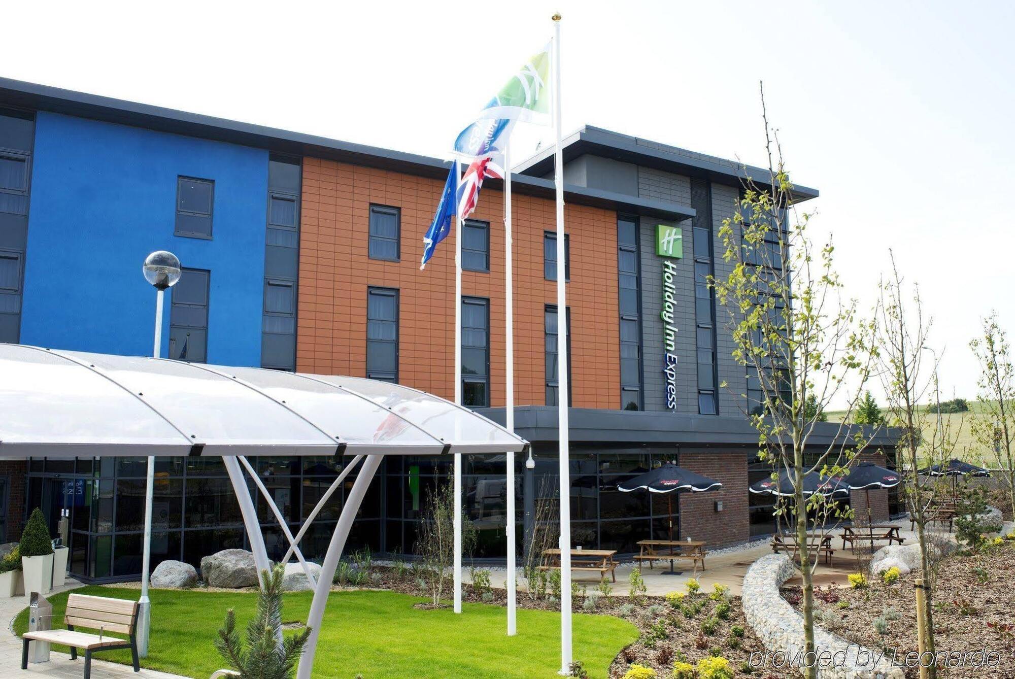 Holiday Inn Express Dunstable, An Ihg Hotel Buitenkant foto